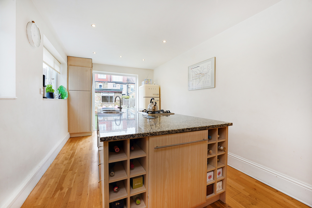 3 bed terraced house to rent in Ealing, London  - Property Image 12