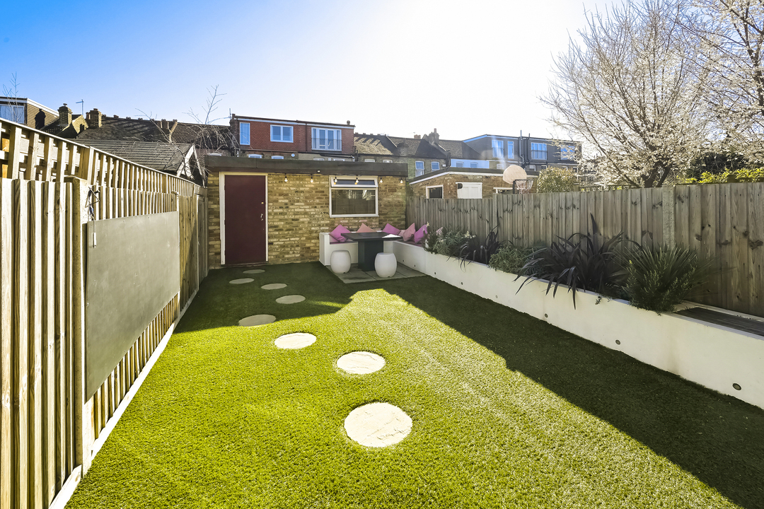 3 bed terraced house to rent in Ealing, London  - Property Image 17