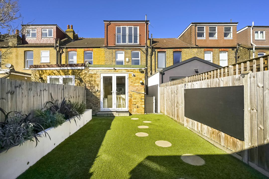 3 bed terraced house to rent in Cranmer Avenue, London, W13