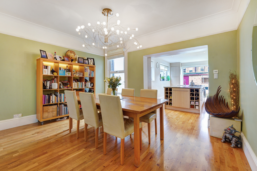 3 bed terraced house to rent in Ealing, London  - Property Image 2