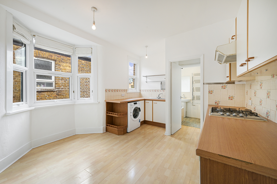 2 bed apartment for sale in Shirley Gardens, Ealing  - Property Image 10