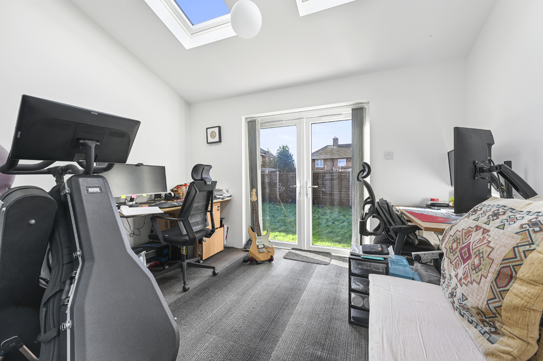 3 bed semi-detached house for sale in Harp Road, London  - Property Image 12