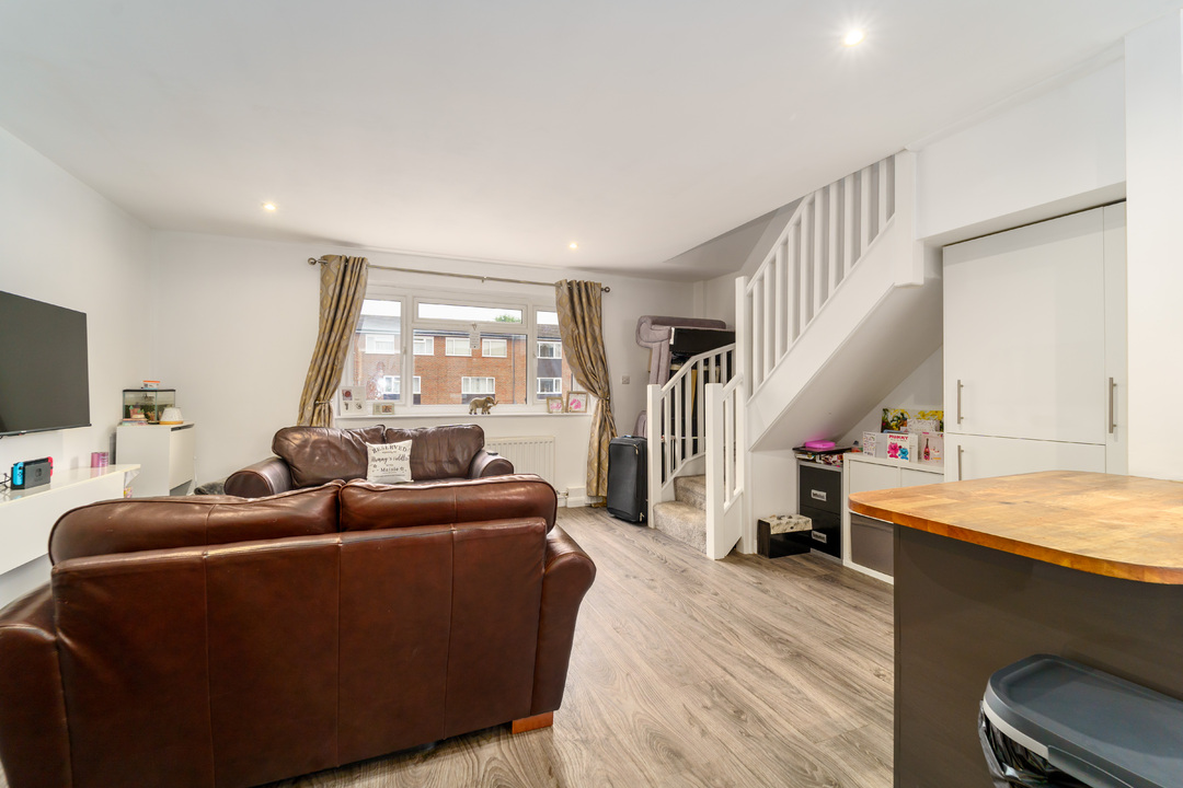 2 bed apartment for sale in St. Peters Court, Gerrards Cross  - Property Image 2