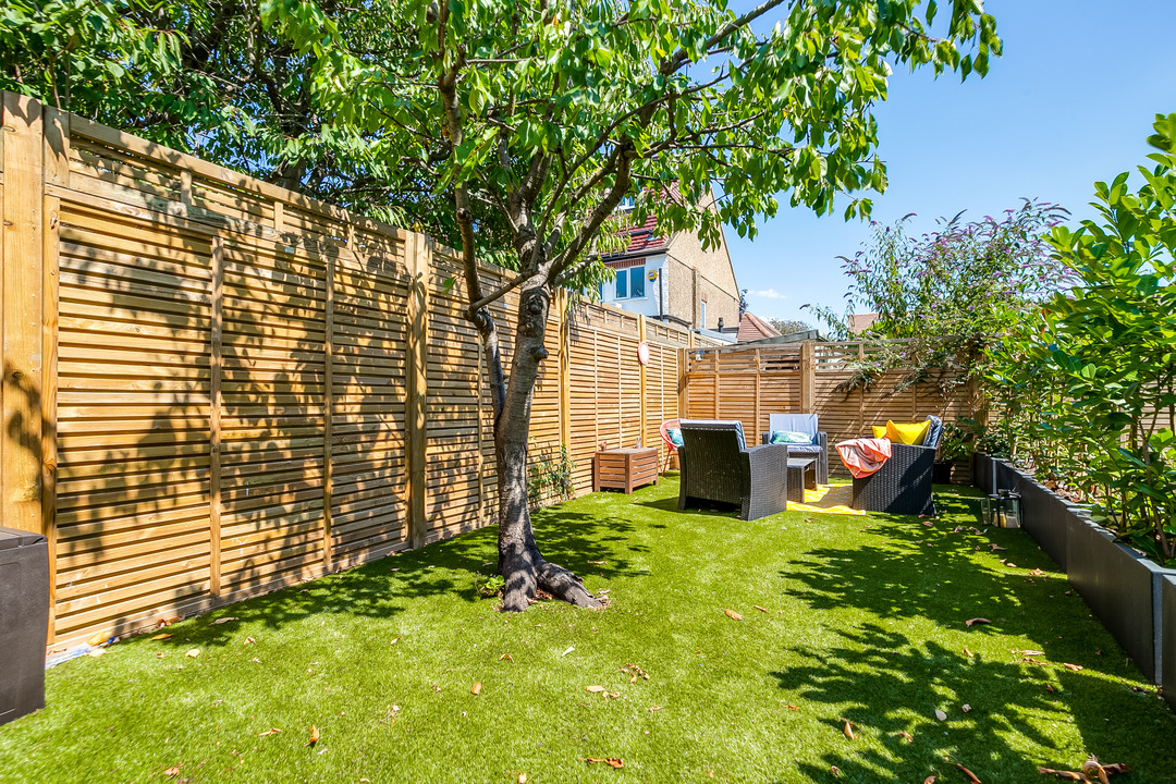 2 bed apartment for sale in Burnham Way, Ealing  - Property Image 1