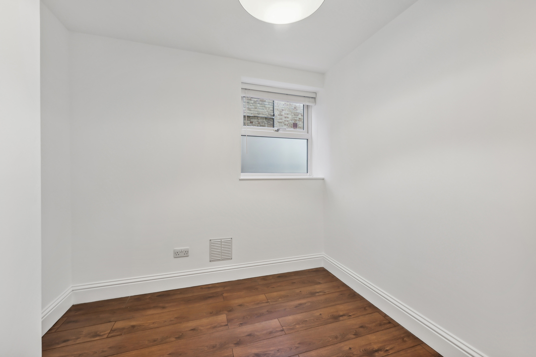 3 bed apartment to rent in Windsor Road, Ealing, London, W5 16