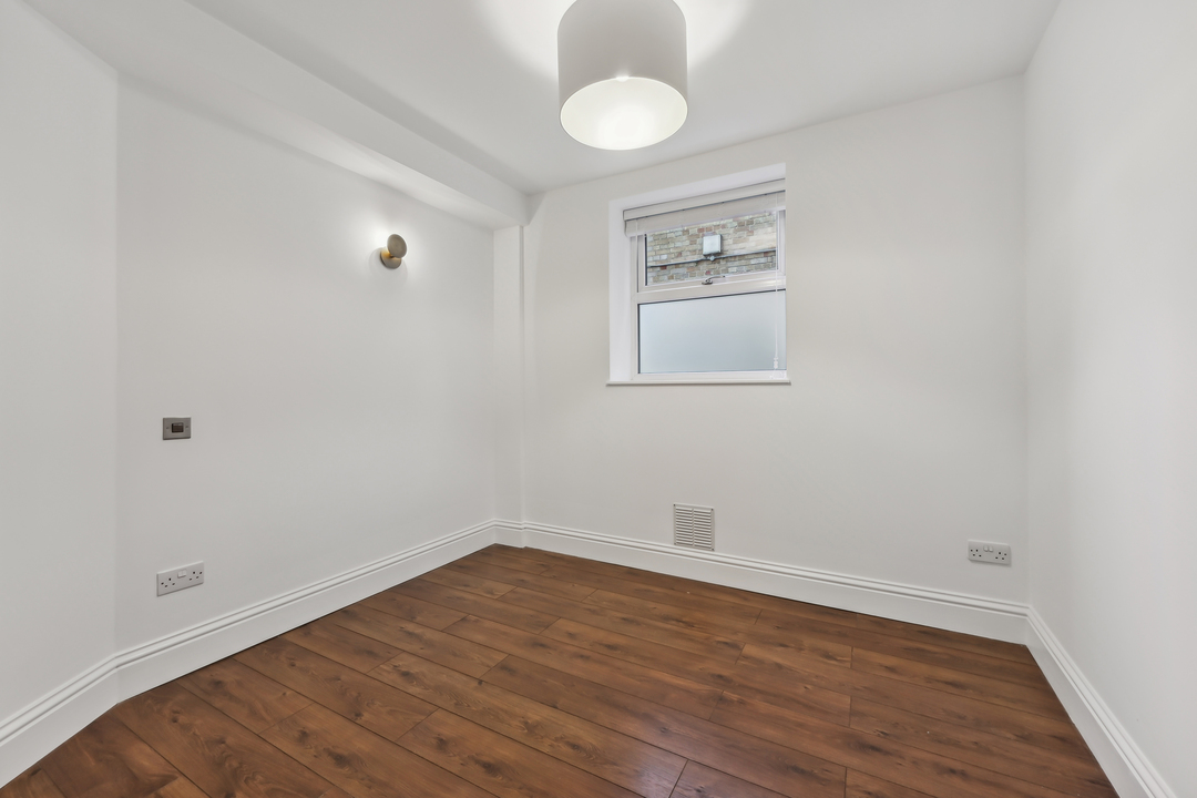 3 bed apartment to rent in Windsor Road, Ealing, London, W5 15