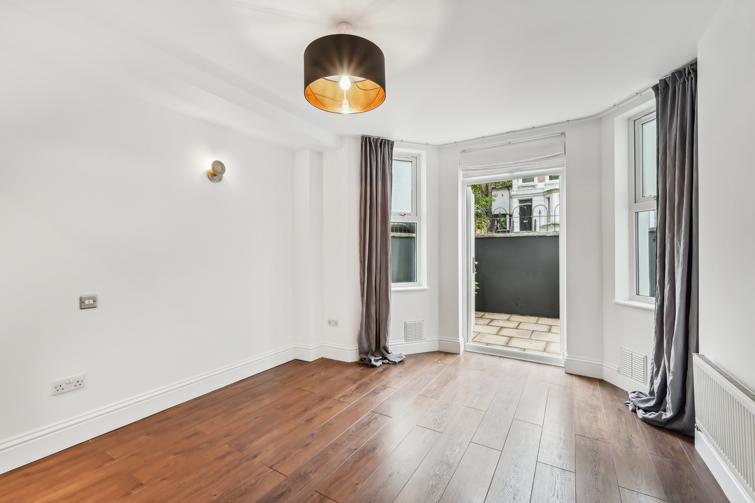 3 bed apartment to rent in Windsor Road, Ealing, London, W5 12