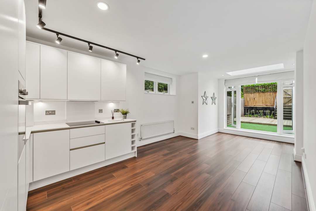 3 bed apartment to rent in Windsor Road, Ealing, London, W5 13