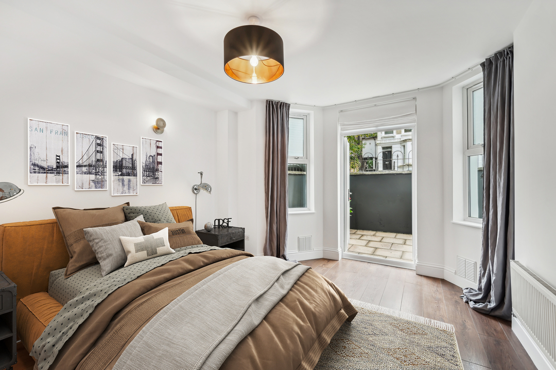 3 bed apartment to rent in Windsor Road, Ealing, London, W5 3