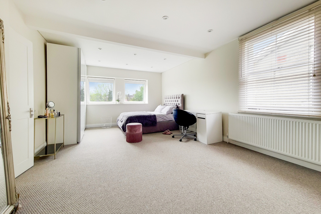 6 bed detached house to rent in Eaton Rise, Ealing, London, W5 11