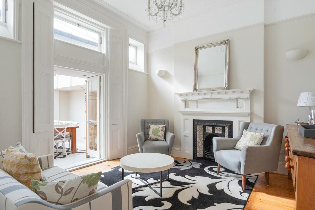 6 bed detached house to rent in Eaton Rise, Ealing, London, W5 9