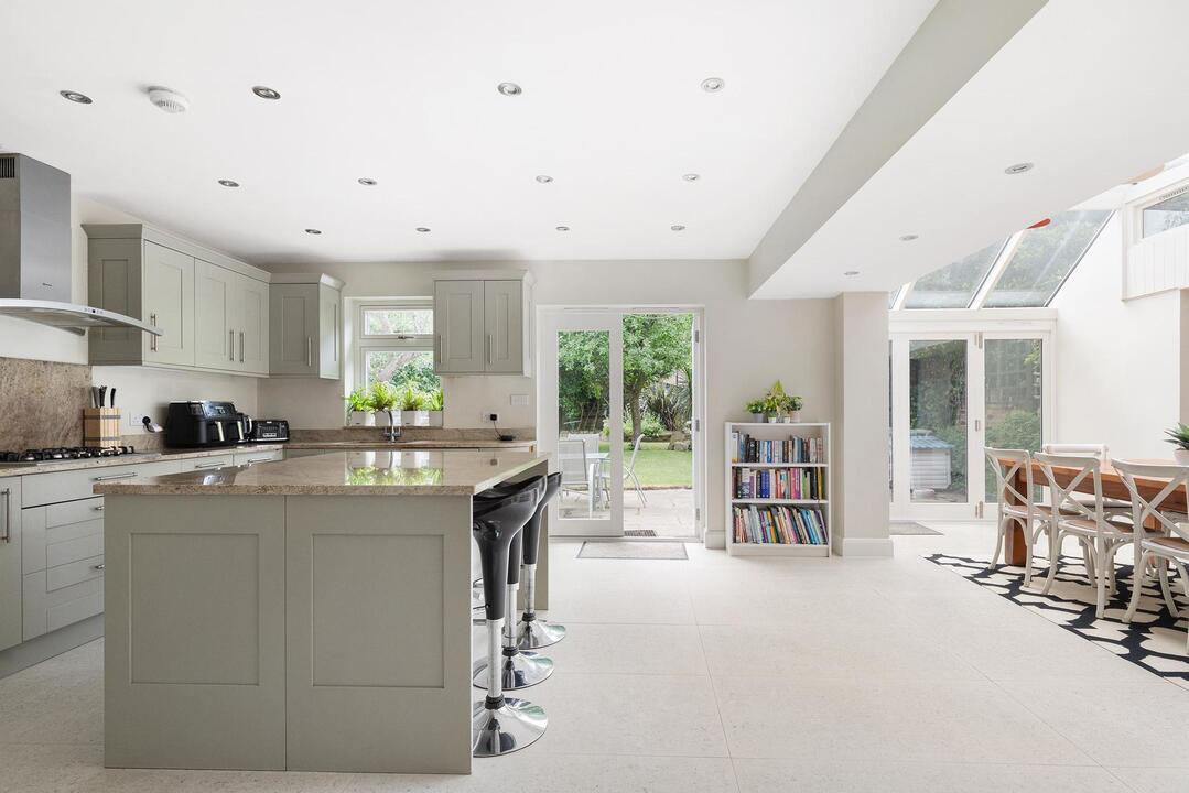 6 bed detached house to rent in Eaton Rise, Ealing, London, W5 1