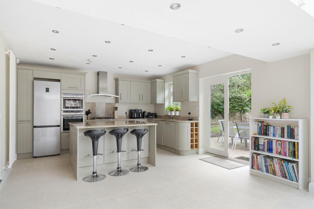 6 bed detached house to rent in Eaton Rise, Ealing, London, W5 3