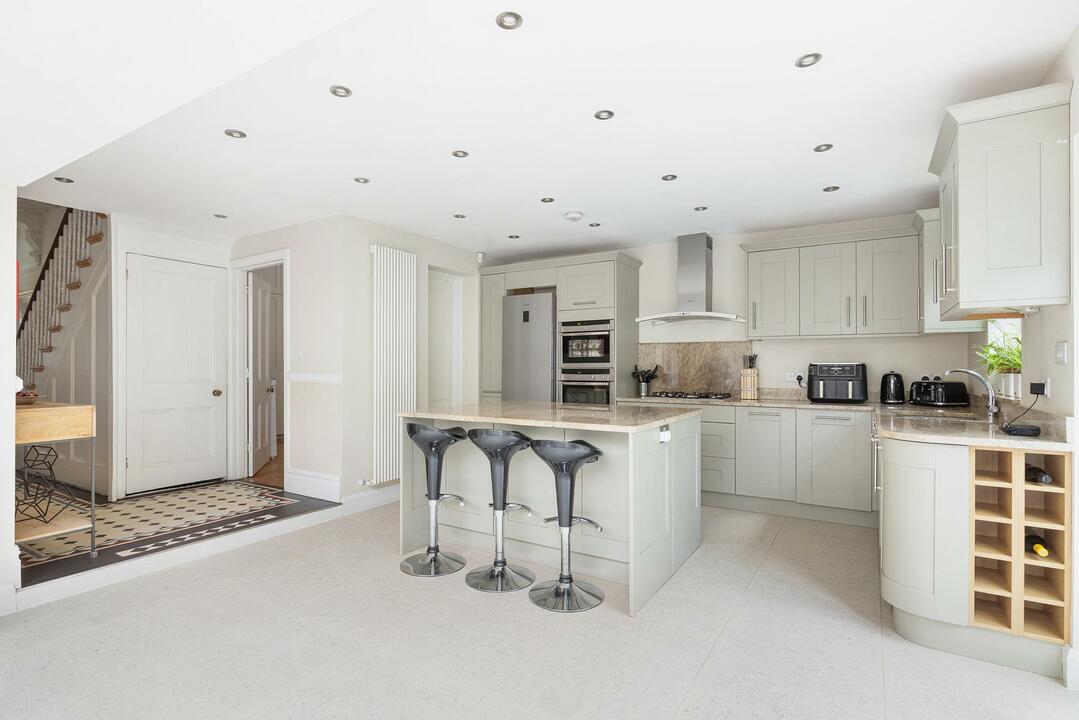 6 bed detached house to rent in Eaton Rise, Ealing, London, W5 12