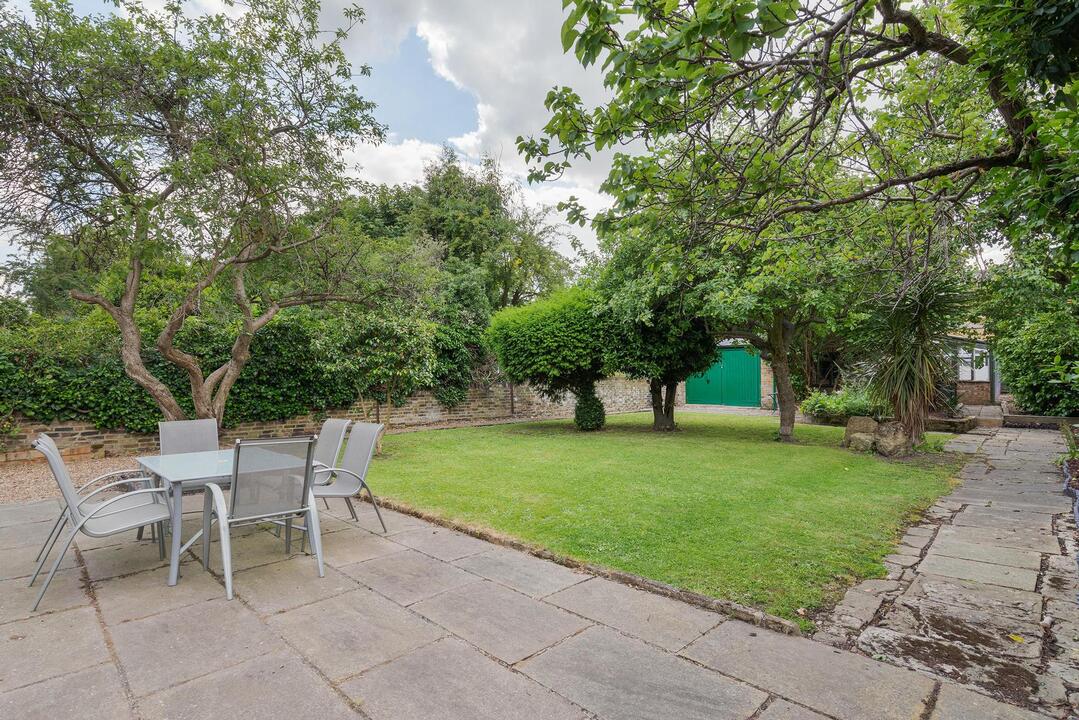 6 bed detached house to rent in Eaton Rise, Ealing, London, W5 7