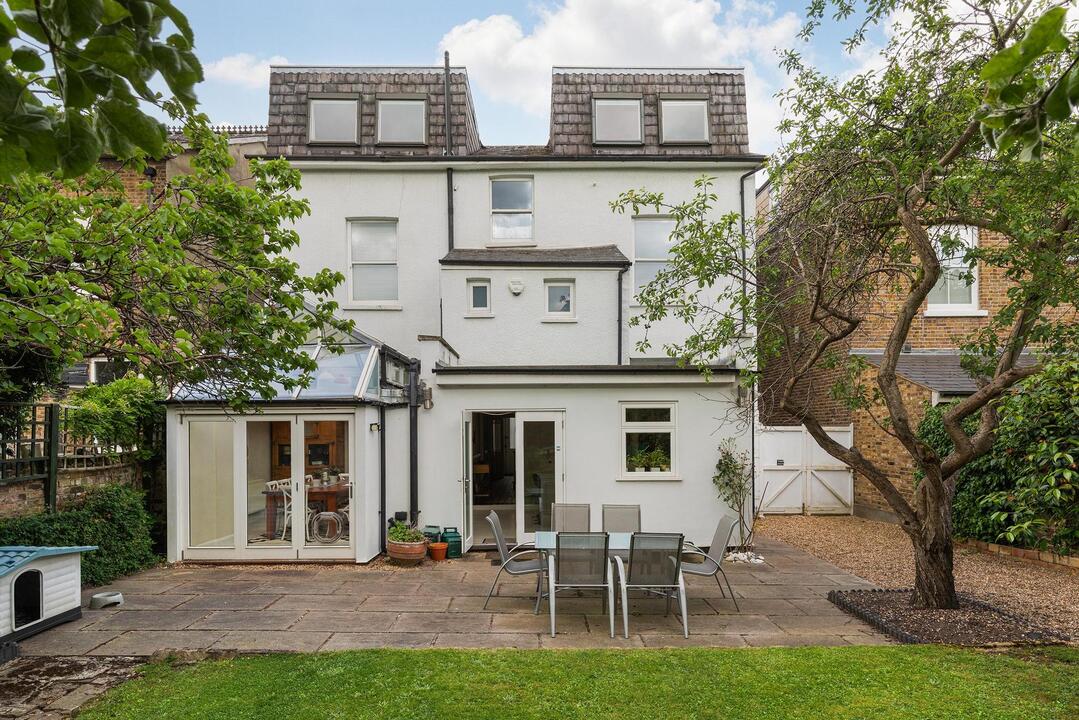 6 bed detached house to rent in Eaton Rise, Ealing, London, W5 8