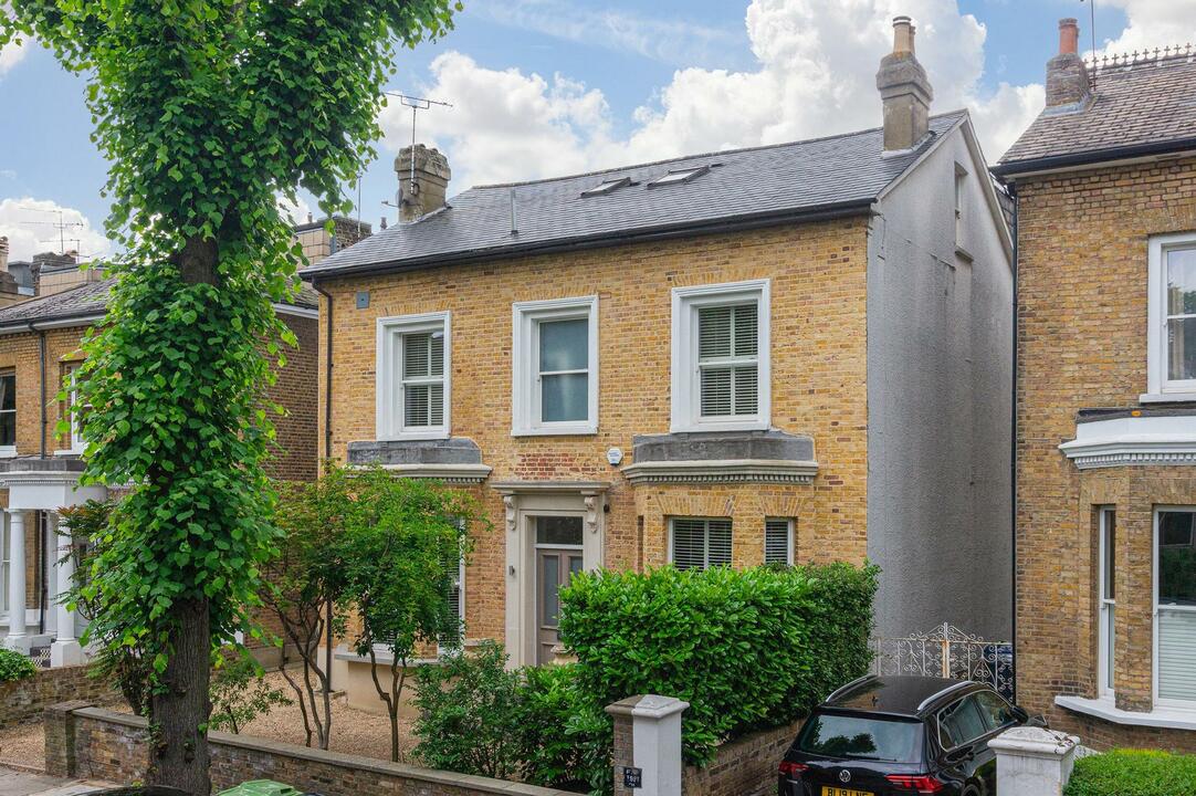 6 bed detached house to rent in Eaton Rise, Ealing, London, W5 5