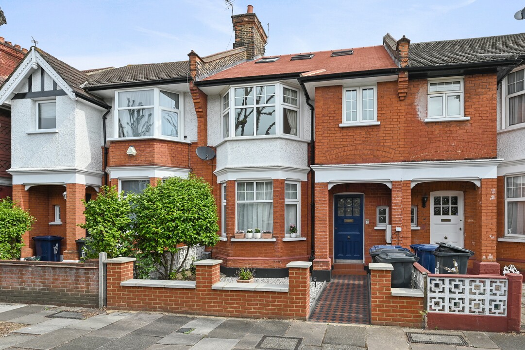 3 bed apartment for sale in Waldegrave Road, Ealing  - Property Image 1