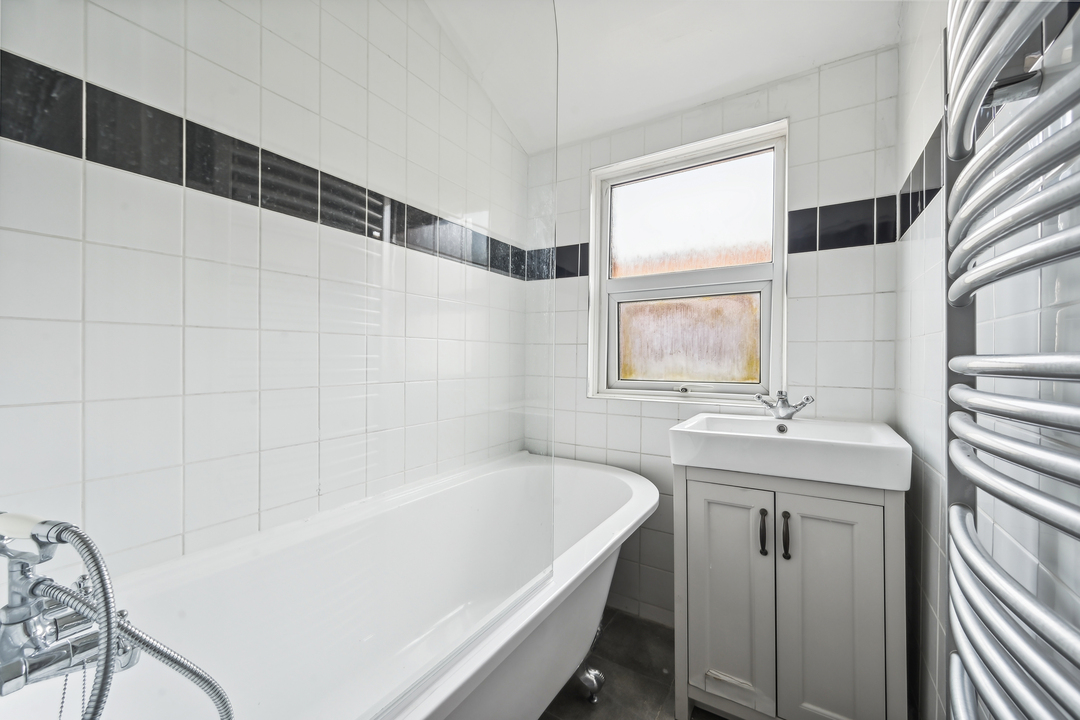 5 bed semi-detached house to rent in Lynton Avenue, Ealing  - Property Image 7