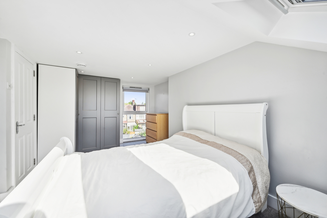 5 bed semi-detached house to rent in Lynton Avenue, Ealing, London, W13 11