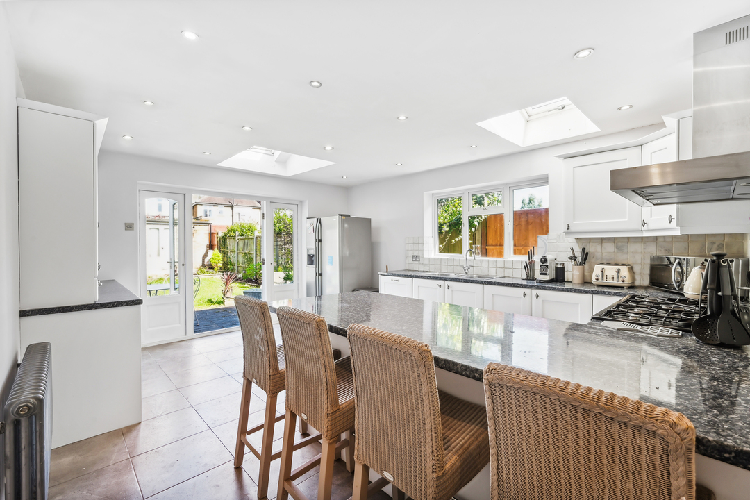 5 bed semi-detached house to rent in Lynton Avenue, Ealing, London, W13 2