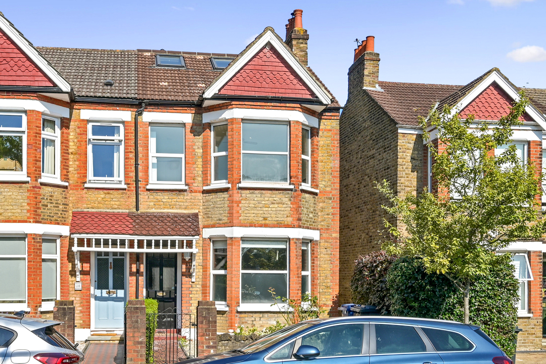 5 bed semi-detached house to rent in Lynton Avenue, Ealing  - Property Image 1