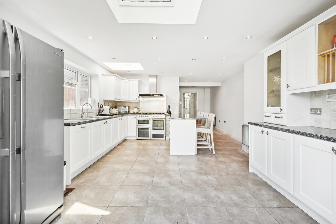 5 bed semi-detached house to rent in Lynton Avenue, Ealing, London, W13 7