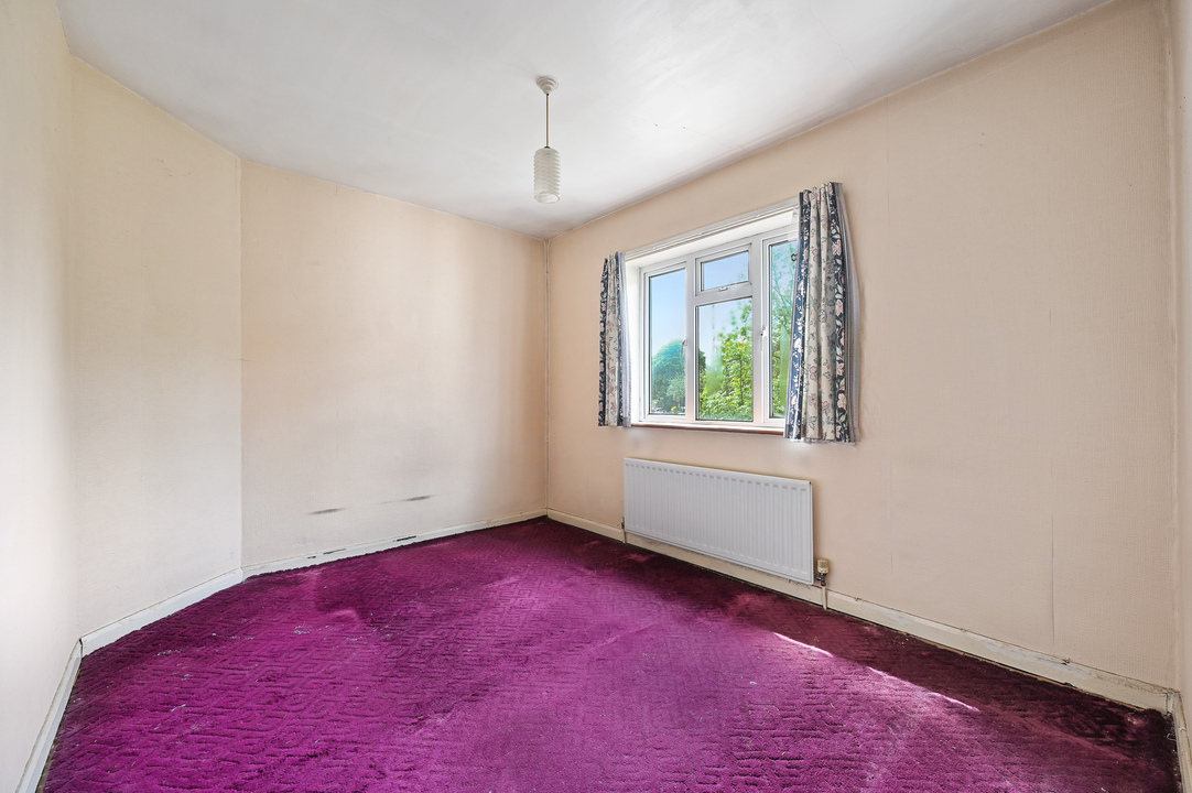 3 bed end of terrace house for sale in Carville Crescent, Brentford  - Property Image 7
