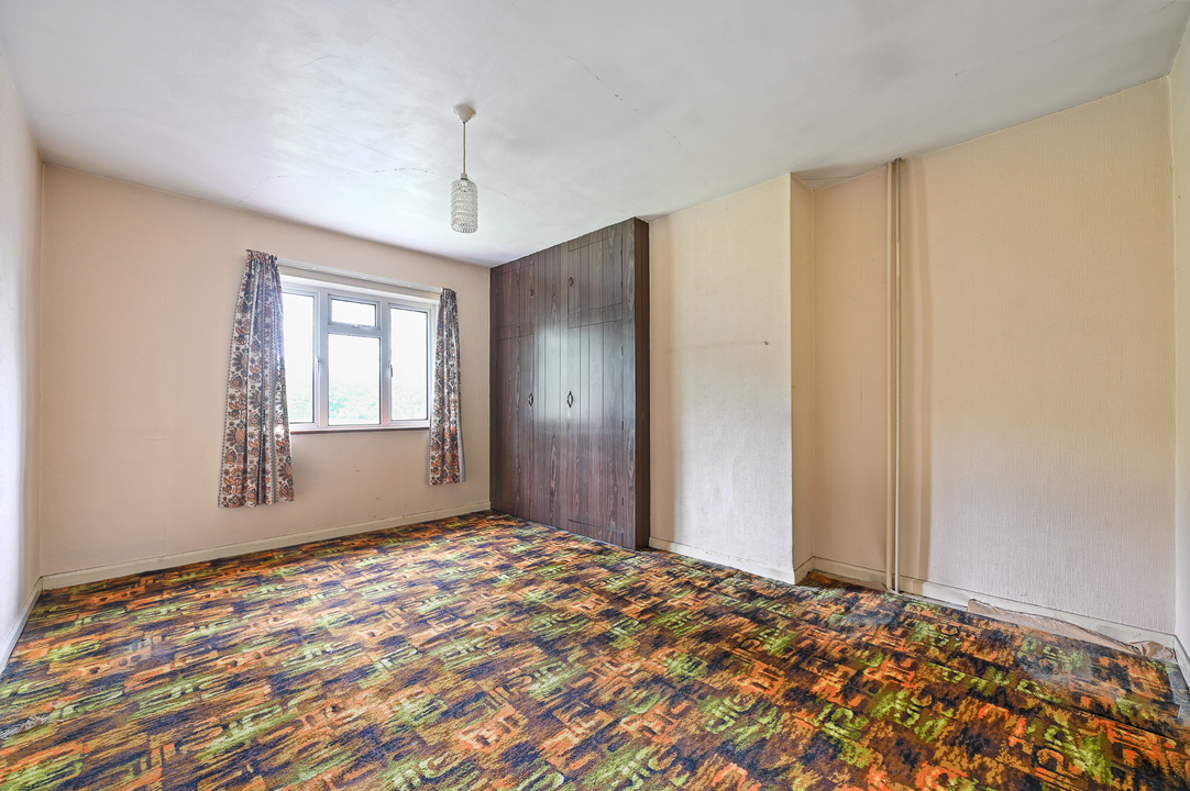 3 bed end of terrace house for sale in Carville Crescent, Brentford  - Property Image 5
