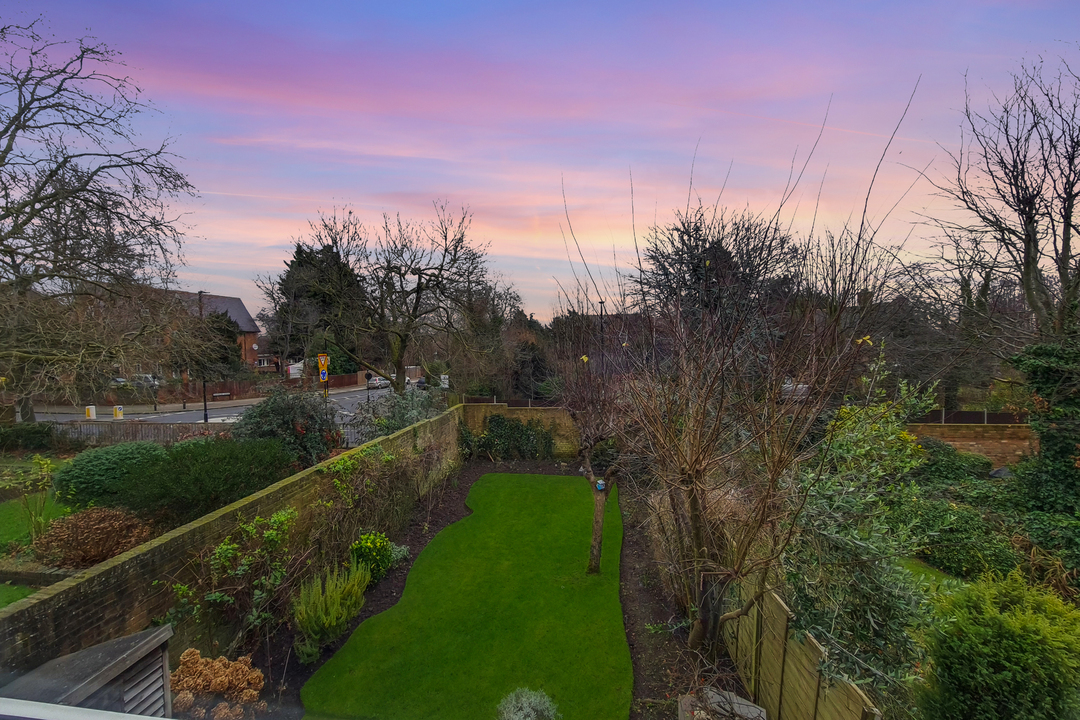 3 bed terraced house for sale in Heronsforde, Ealing  - Property Image 6