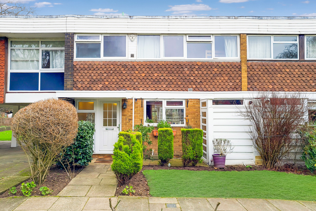 3 bed terraced house for sale in Heronsforde, Ealing  - Property Image 1