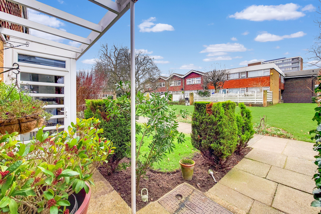 3 bed terraced house for sale in Heronsforde, Ealing  - Property Image 14