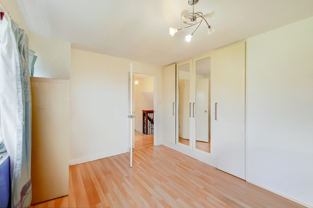 3 bed terraced house for sale in Heronsforde, Ealing  - Property Image 16