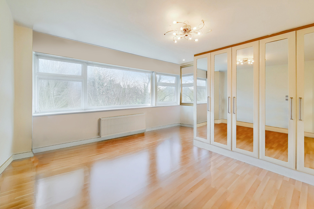 3 bed terraced house for sale in Heronsforde, Ealing  - Property Image 8