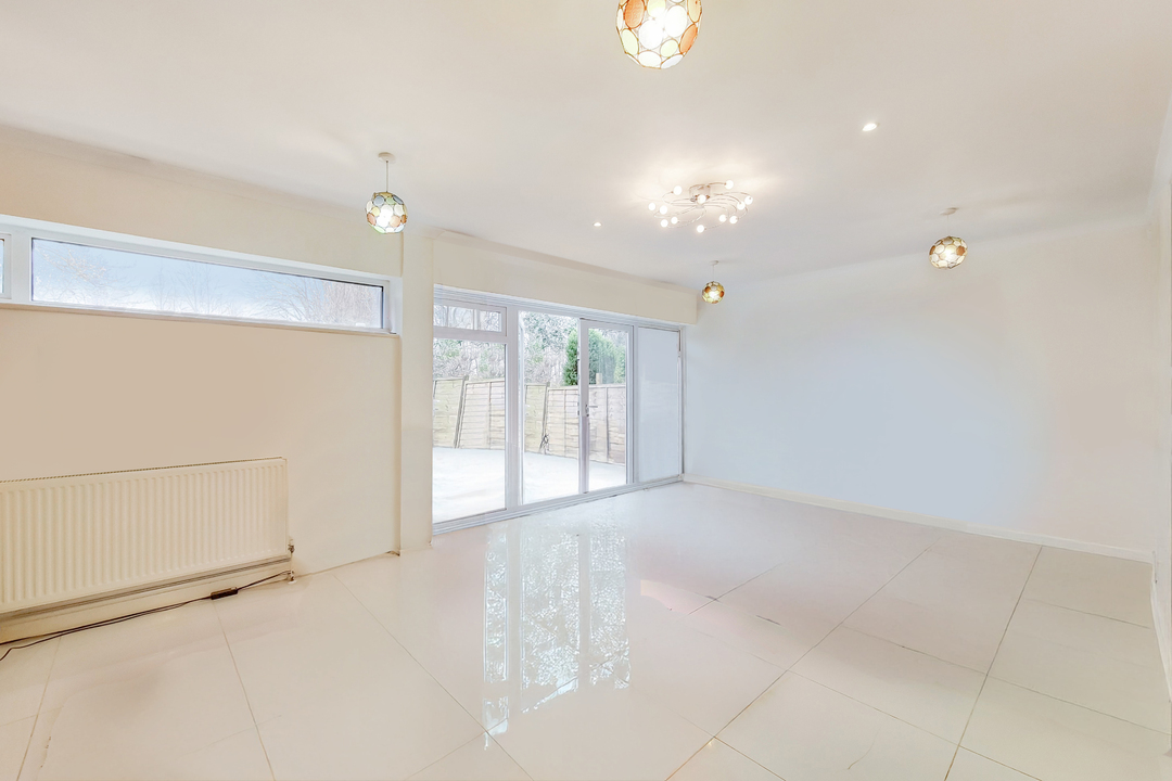 3 bed terraced house for sale in Heronsforde, Ealing  - Property Image 5