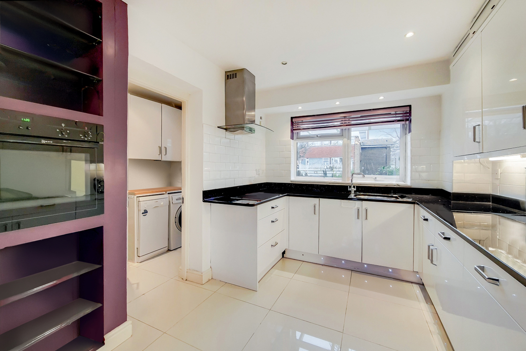3 bed terraced house for sale in Heronsforde, Ealing  - Property Image 3