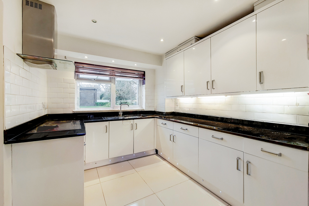 3 bed terraced house for sale in Heronsforde, Ealing  - Property Image 4