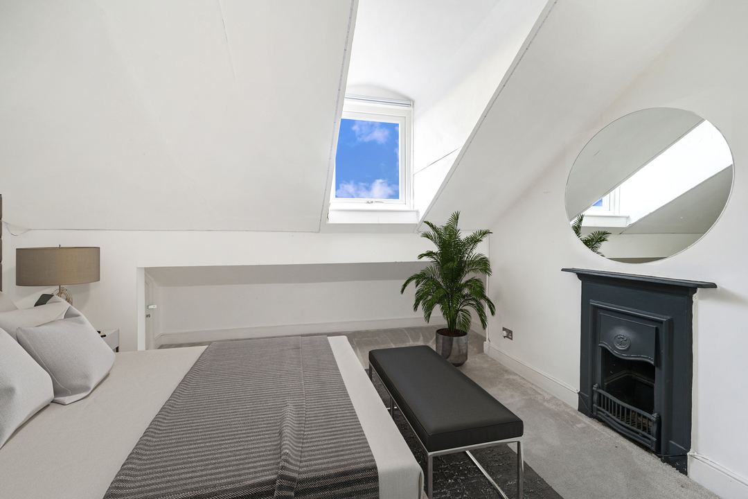 2 bed apartment to rent in Mattock Lane, Ealing, London, W13 6