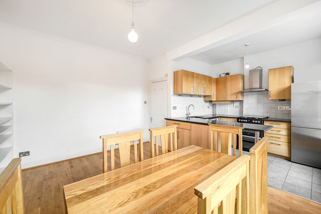 2 bed apartment to rent in Mattock Lane, Ealing, London, W13 5