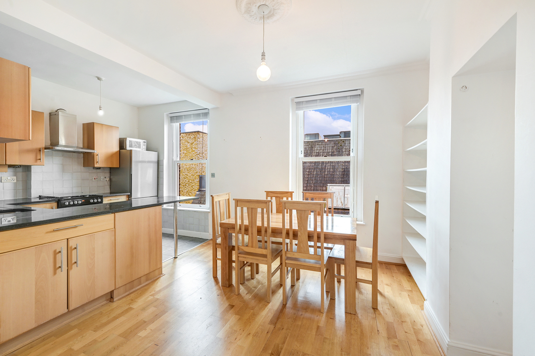 2 bed apartment to rent in Mattock Lane, Ealing, London, W13 4