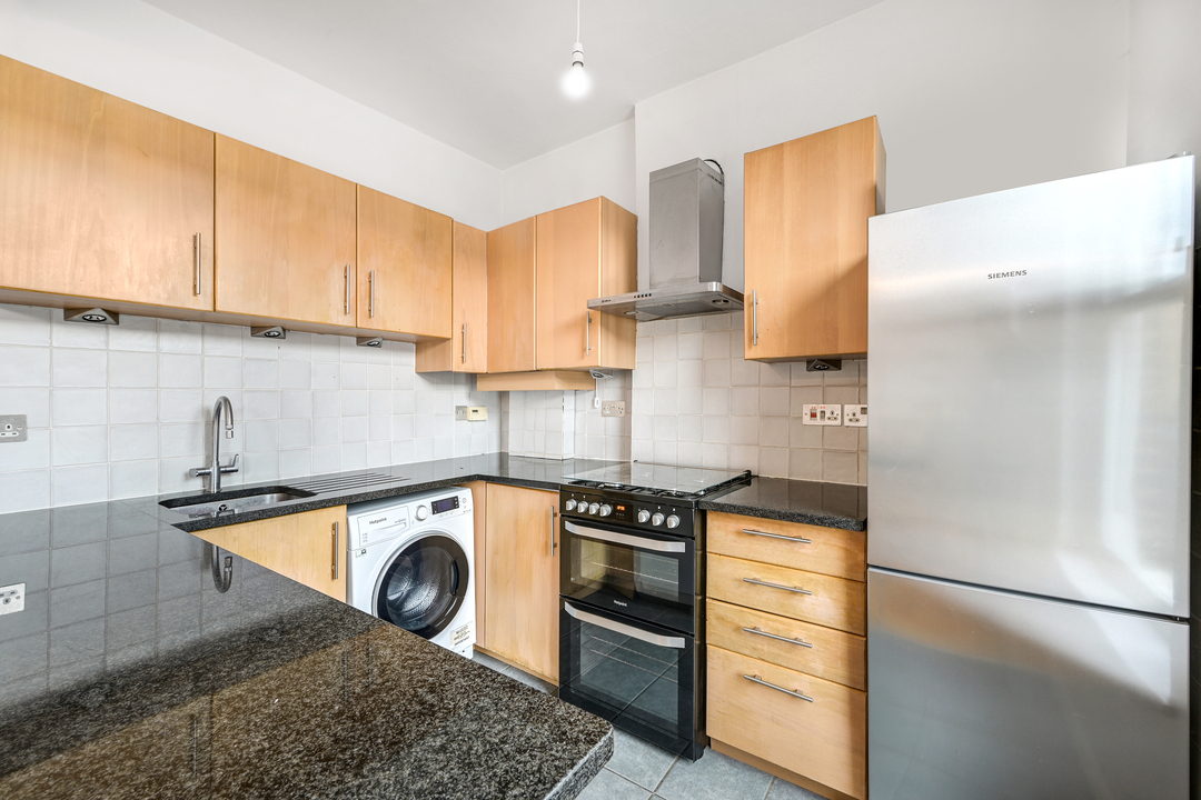 2 bed apartment to rent in Mattock Lane, Ealing, London, W13 2