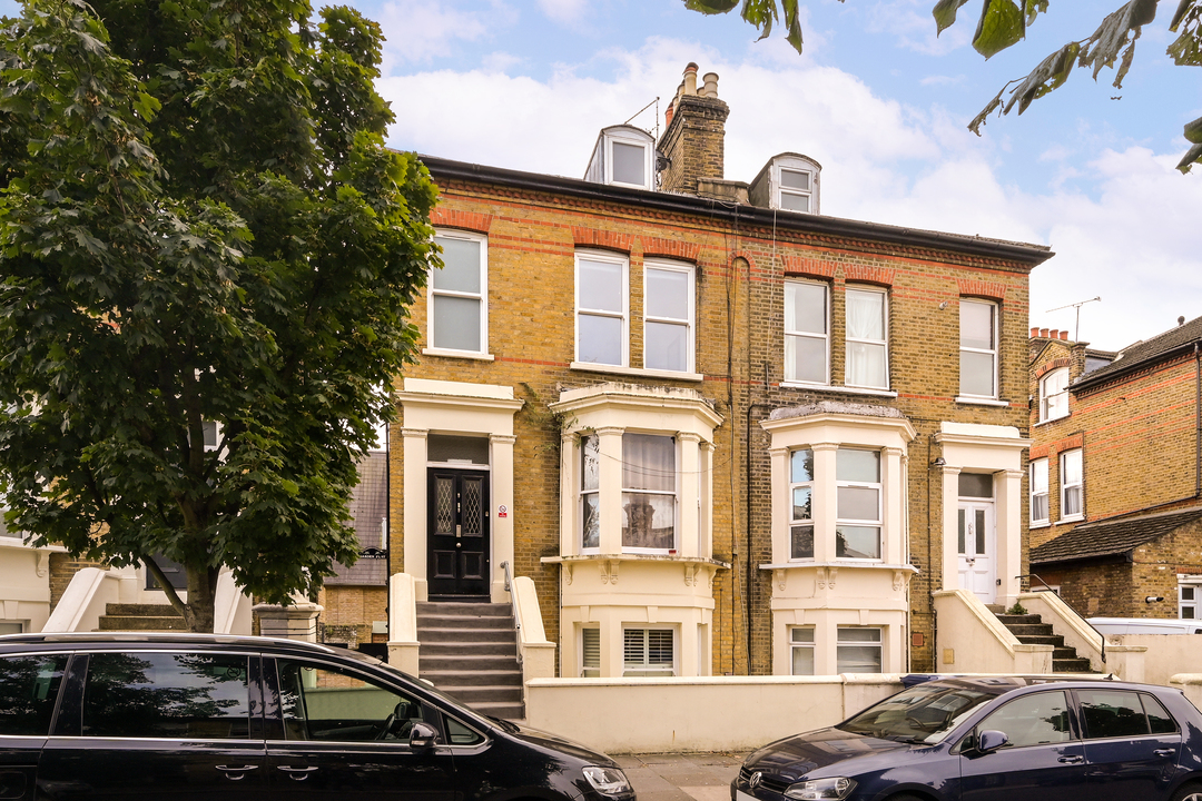 2 bed apartment to rent in Mattock Lane, Ealing, London, W13 8