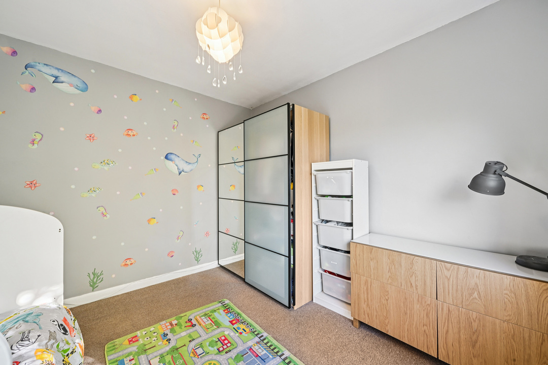 2 bed maisonette for sale in Cavendish Avenue, Ealing, London, W13 17