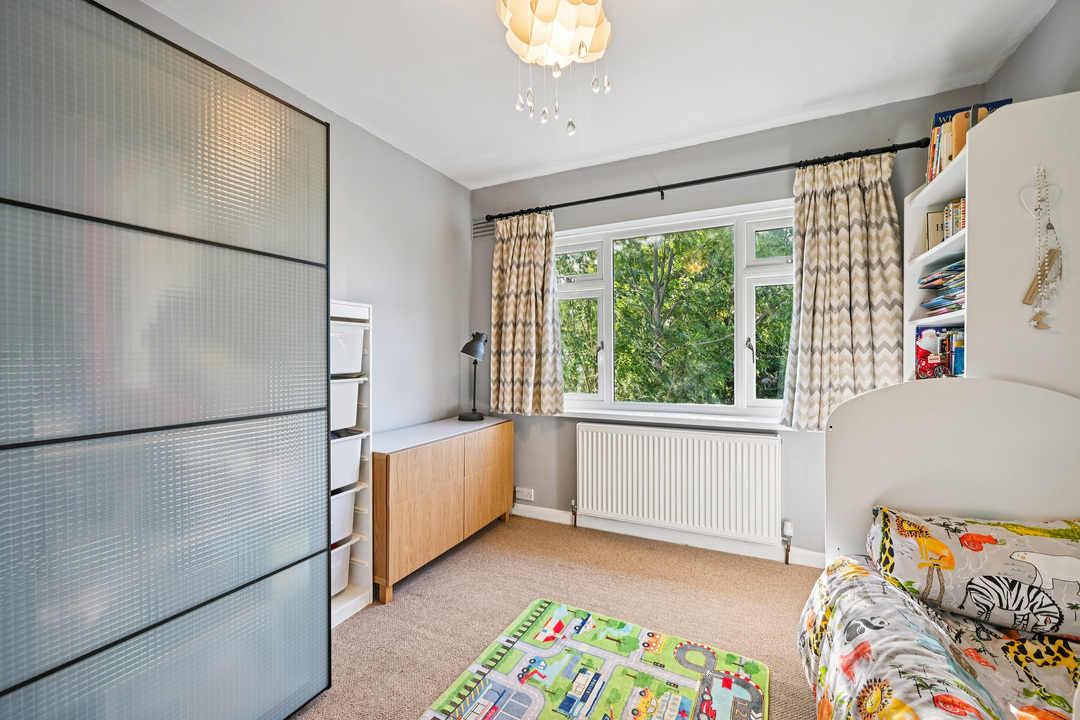 2 bed maisonette for sale in Cavendish Avenue, Ealing, London, W13 18