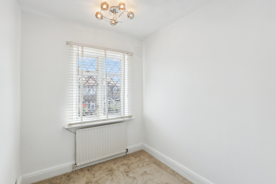 3 bed terraced house to rent in Burnham Way, Ealing 18