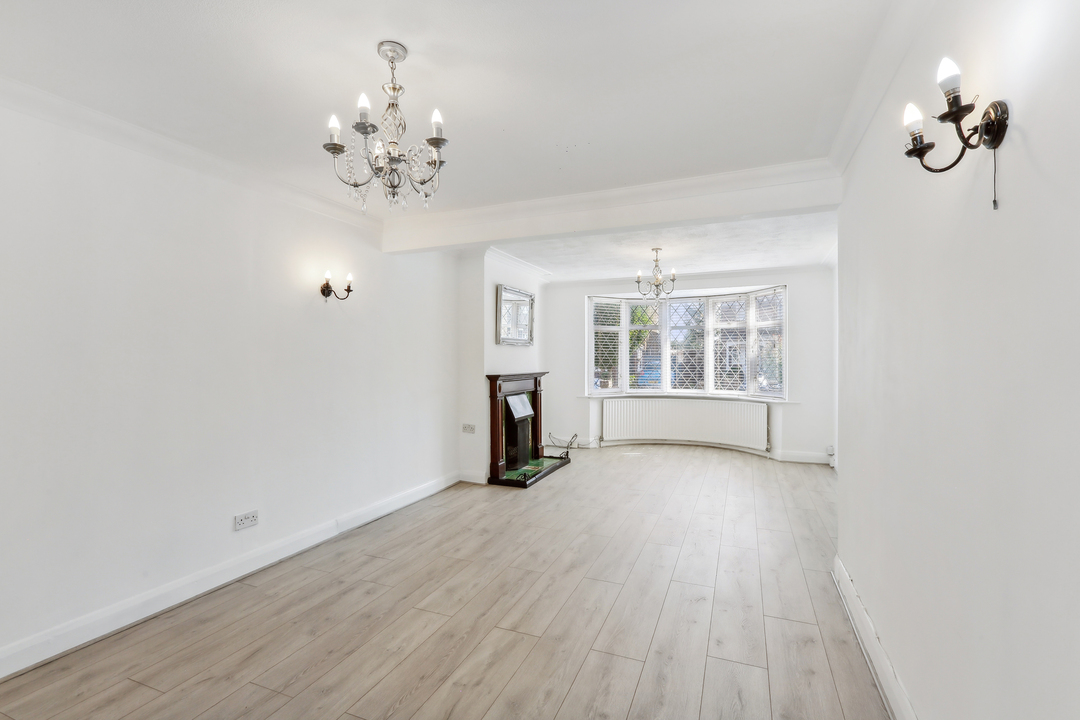 3 bed terraced house to rent in Burnham Way, Ealing  - Property Image 15