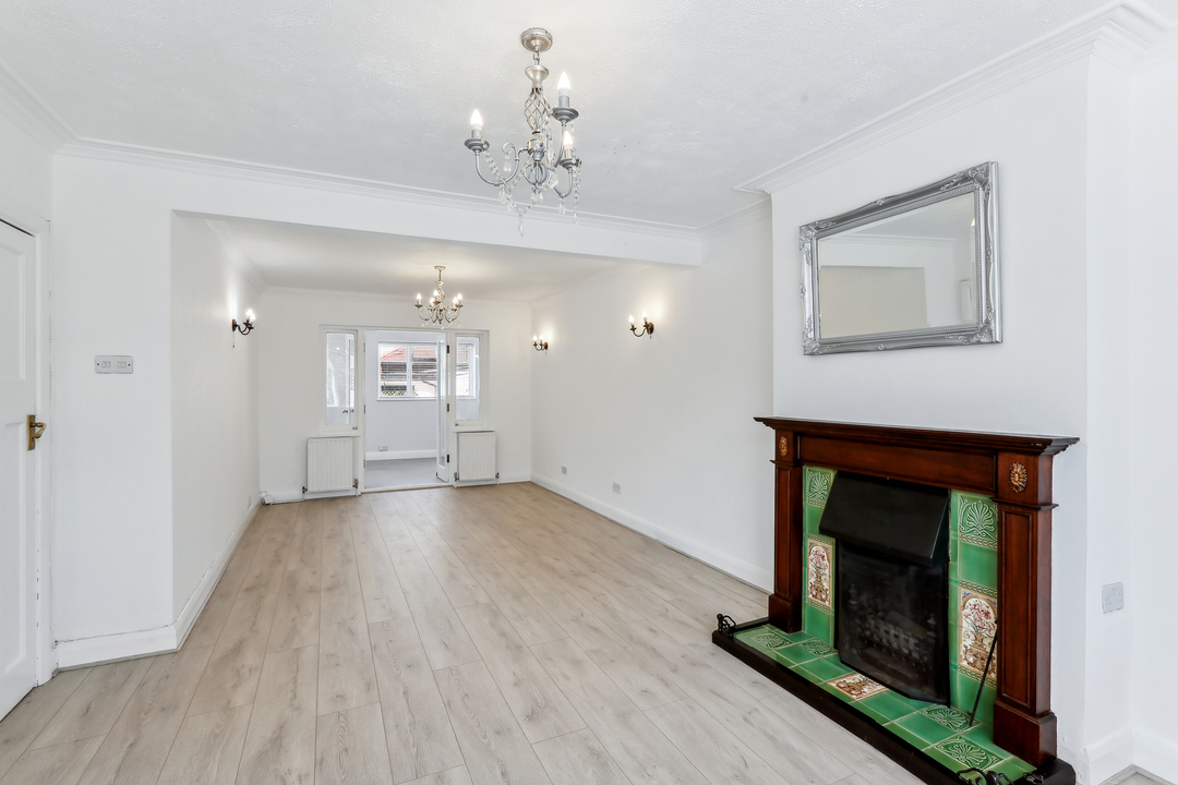 3 bed terraced house to rent in Burnham Way, Ealing  - Property Image 12