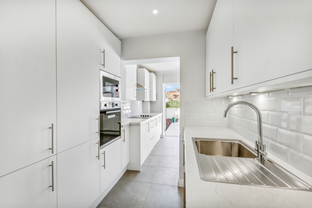 3 bed terraced house to rent in Burnham Way, Ealing 1