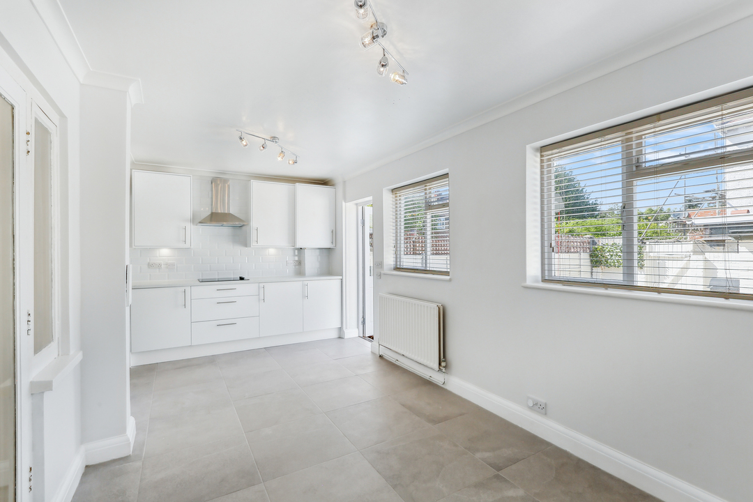 3 bed terraced house to rent in Burnham Way, Ealing 9