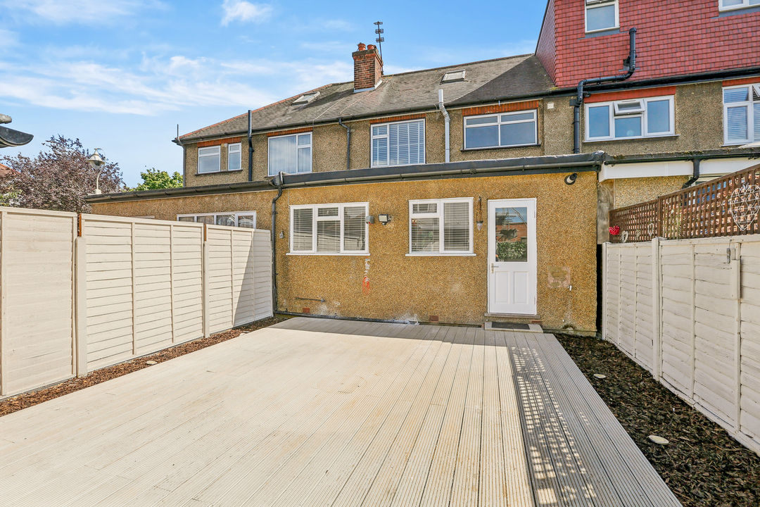 3 bed terraced house to rent in Burnham Way, Ealing 19